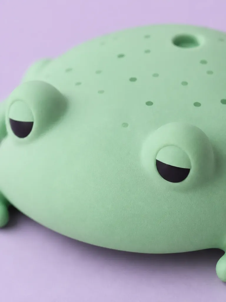 Blorp the Puddle Frog, close-up of the surface and dent