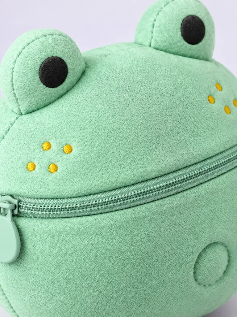 Frog Mouth Pouch, gros plan de la surface et du creux